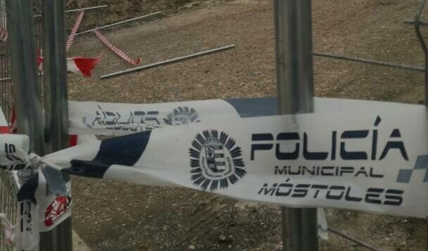 Paralizada la construcción de la gasolinera en zona residencial en Móstoles
